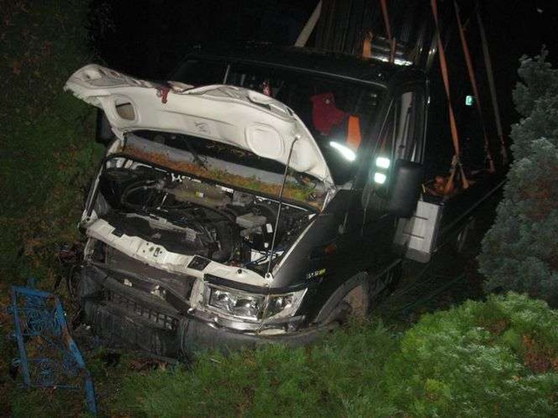 Rossosz: Zjechał z drogi i zniszczył ogrodzenie przedszkola [zdjęcia]