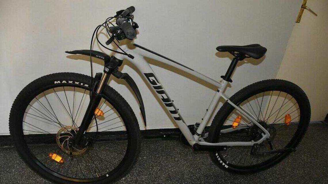 Rower nastolatka ze Szwecji utknął na parczewskiej komendzie