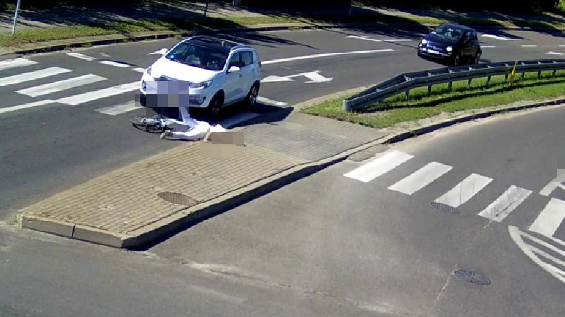 Rowerzystka nagle wjeżdża na pasy. Najpierw potrącenie, potem uderzyła twarzą w chodnik Rowerzystka nagle wjeżdża na pasy. Najpierw potrącenie, potem uderzyła twarzą w chodnik