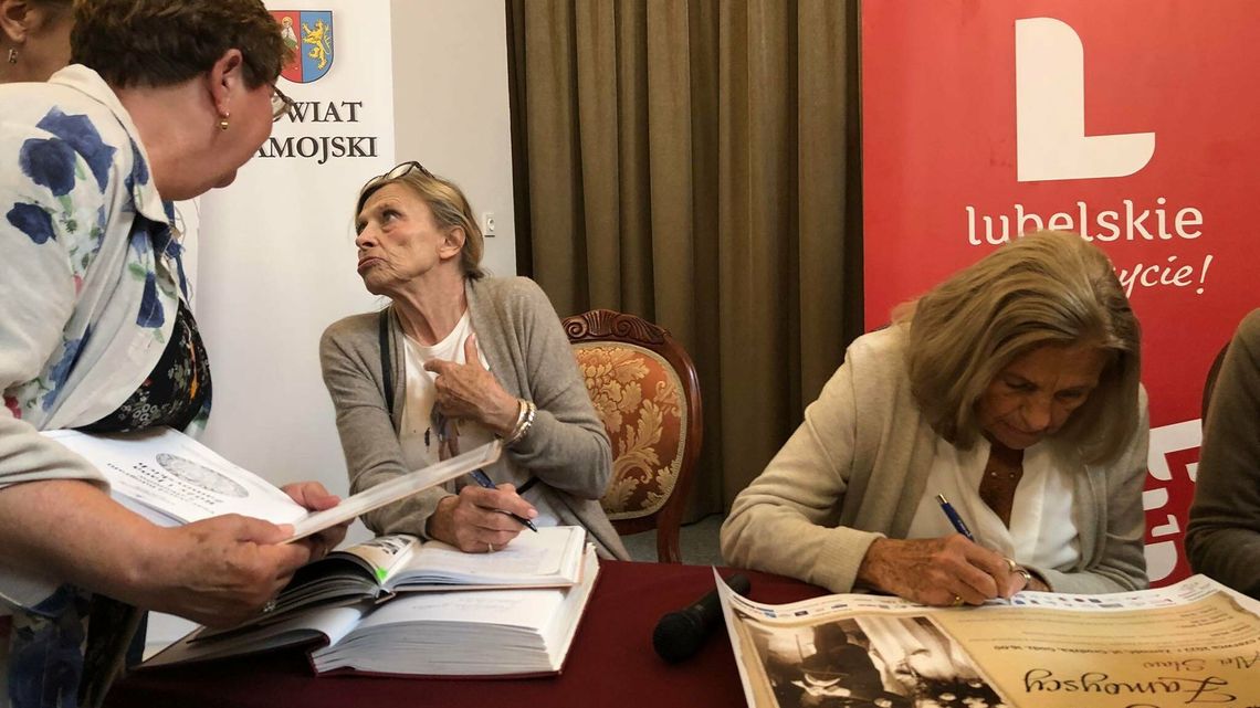 Róża i Jan Zamoyscy wpadali do córki na prywatkę. Mają swoją tablicę w Alei Sław