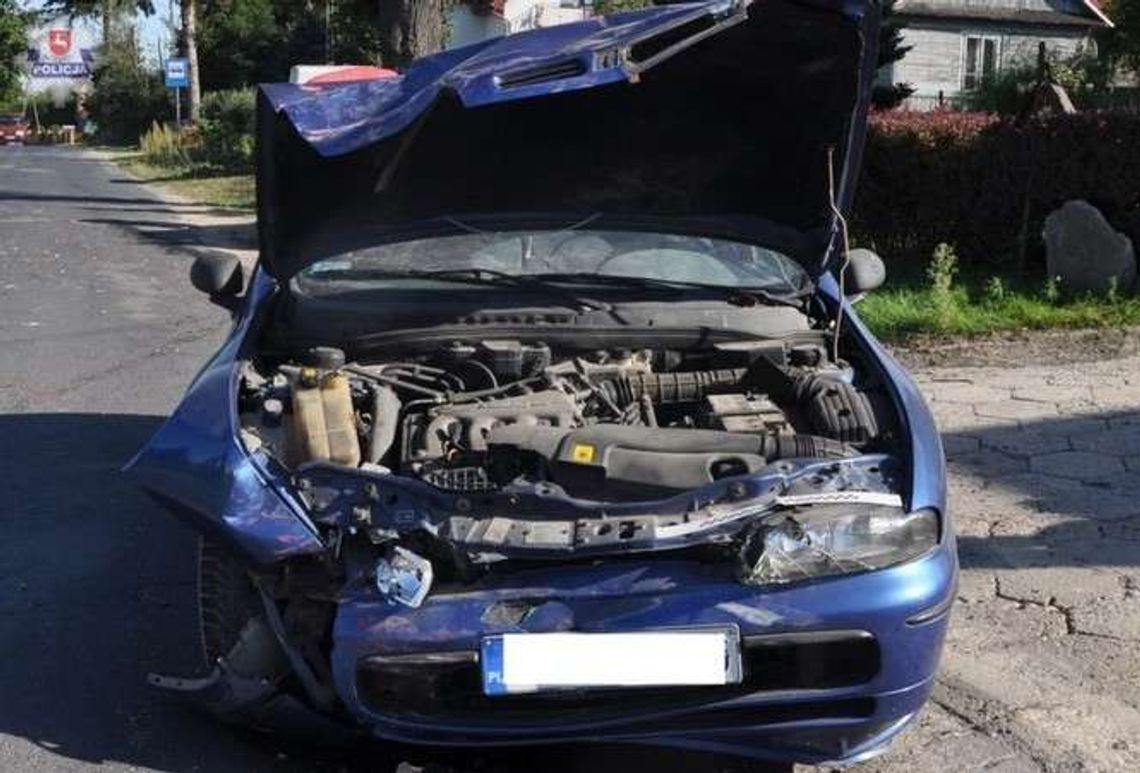 Rozbił kradziony samochód, udawał że nie jest kierowcą