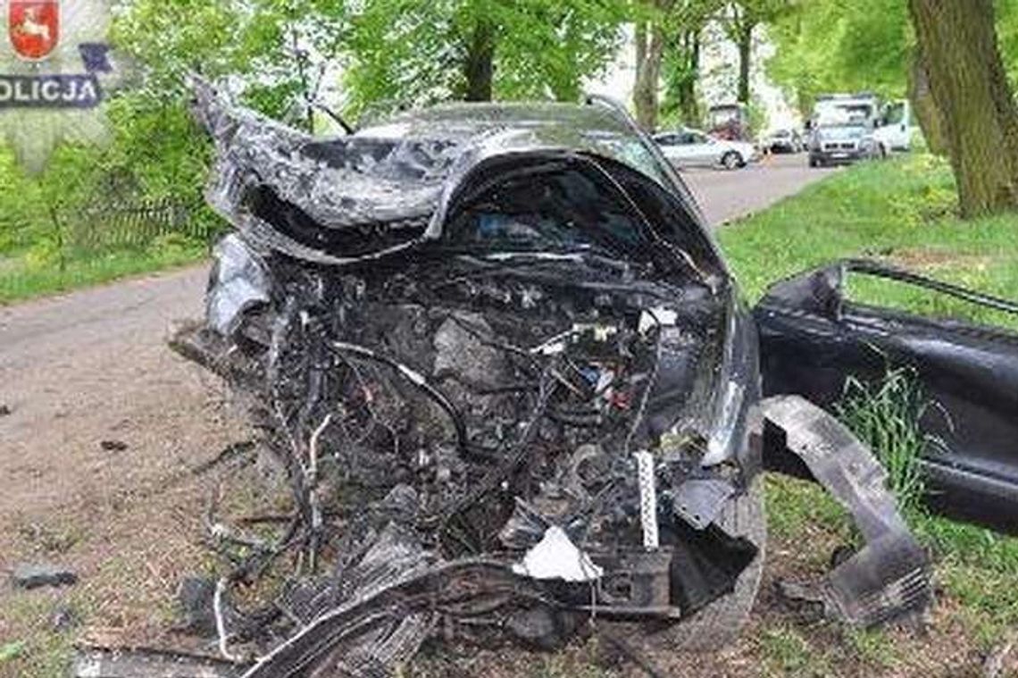 Rozbił samochód na drzewie. Miał 2,5 promila