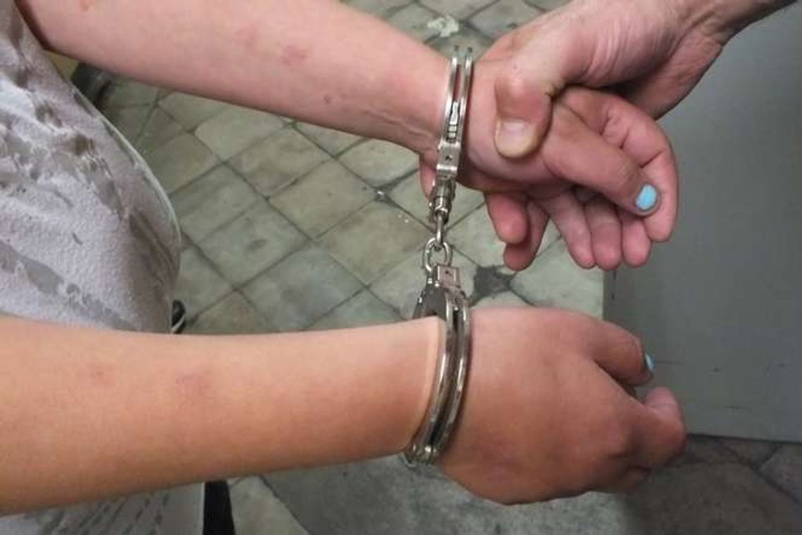 Rozbiła znajomemu butelkę na głowie