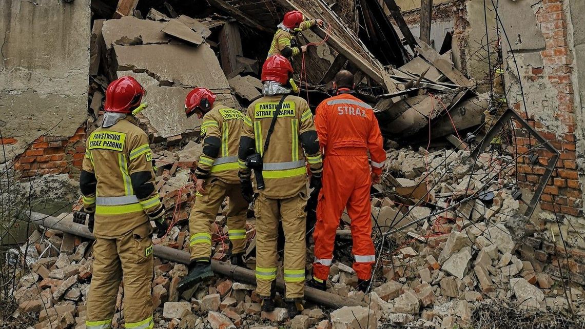 Rozbiórka zawalonej kamienicy w Chełmie. FILM Rozbiórka zawalonej kamienicy w Chełmie. FILM