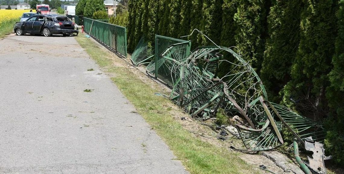 Rozbite audi i zniszczone ogrodzenie. 39-latek: Wypiłem tylko jedno piwo Rozbite audi i zniszczone ogrodzenie. 39-latek: Wypiłem tylko jedno piwo