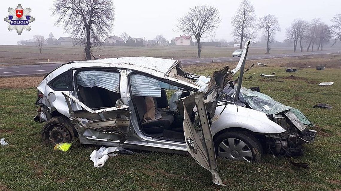 Rozbity samochód, a obok nieprzytomny mężczyzna. Miał prawie 3 promile Rozbity samochód, a obok nieprzytomny mężczyzna. Miał prawie 3 promile