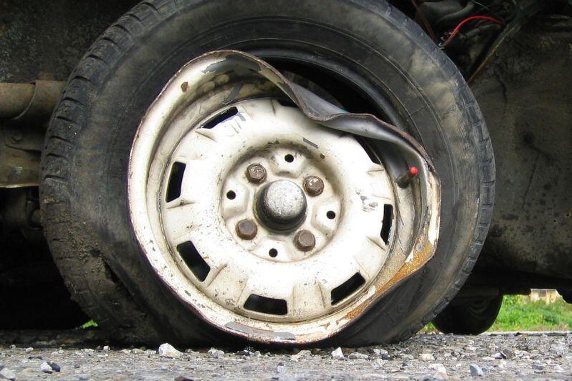 Rozbity służbowy samochód Starostwa Powiatowego w Łęcznej