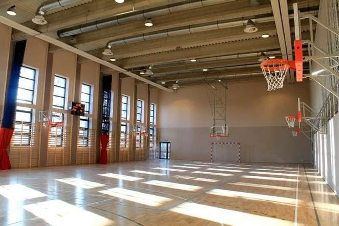 Rozbudowa szkoły w Górze Puławskiej. Hala i sale po feriach Rozbudowa szkoły w Górze Puławskiej. Hala i sale po feriach