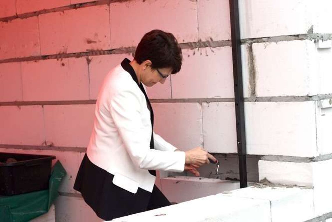 Rozbudowa szkoły w Górze Puławskiej. Nowe sale, hala i biblioteka (zdjęcia)