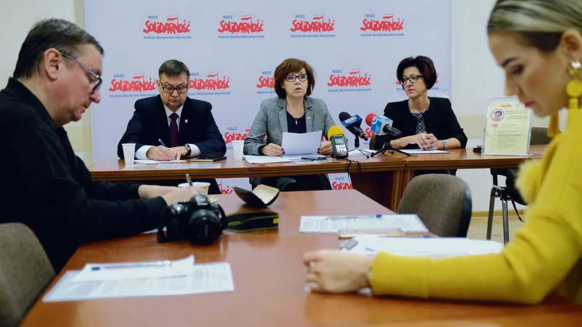 "Rozgoryczenie i frustracja osiągnęły apogeum". Przynieśli paski z wypłatami nauczycieli z Lubelskiego