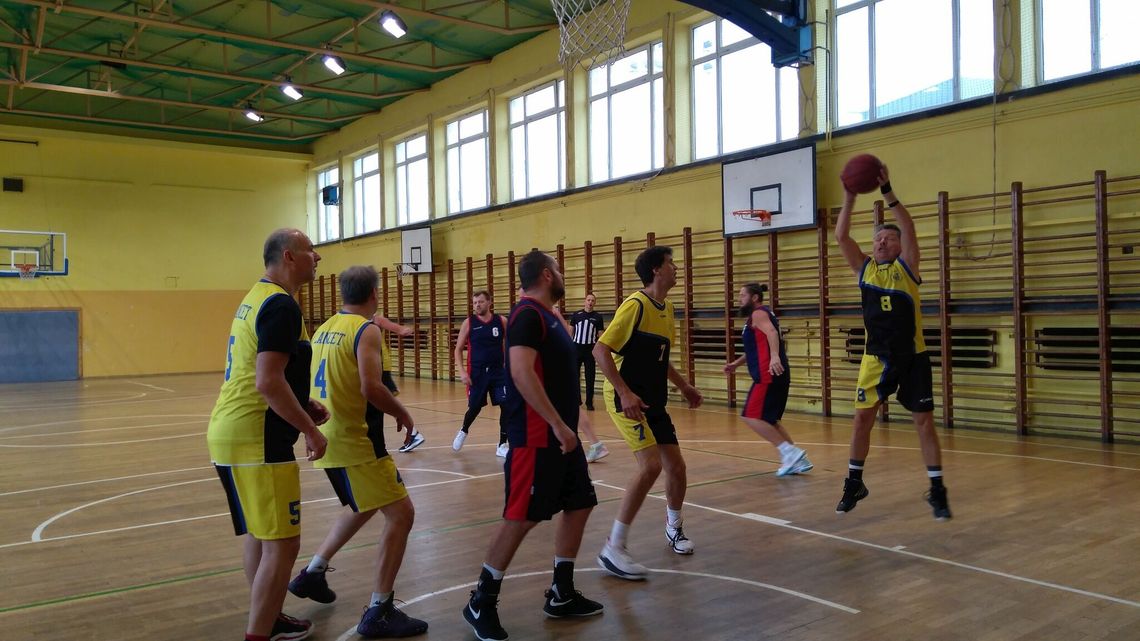 Rozgrywki Pod koszami Dziennika Wschodniego. Cztery drużyny wciąż nie zaznały smaku porażki