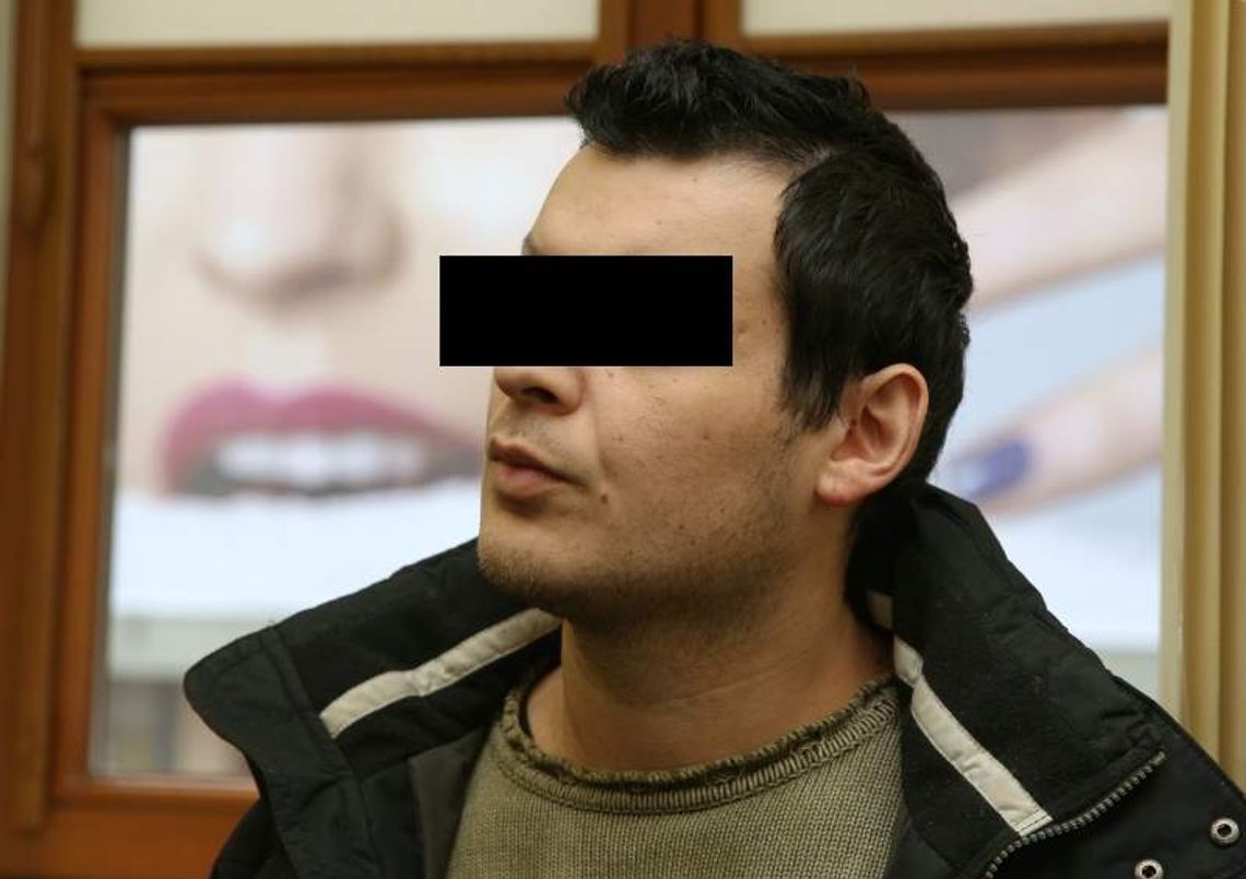 Rozkochiwał i okradał kobiety, wpadł w ich pułapkę. "Tulipan" przed sądem (zdjęcia) Rozkochiwał i okradał kobiety, wpadł w ich pułapkę. "Tulipan" przed sądem (zdjęcia)