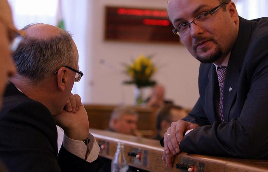 Rozłam w lubelskim PiS. Odchodzi dziewięciu radnych Rozłam w lubelskim PiS. Odchodzi dziewięciu radnych