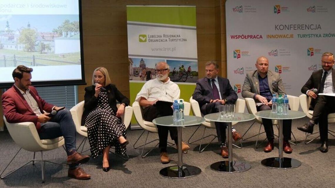 Rozmawiali o innowacjach w turystyce. AI śpieszy z pomocą