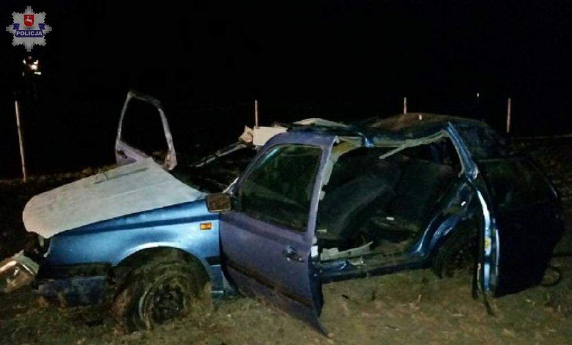 Rozmowa przez telefon w aucie skończyła się dachowaniem