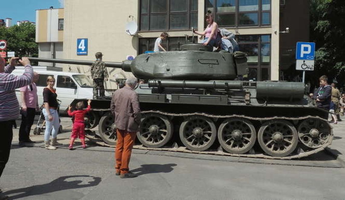 Różni ludzie, różne pasje. Festyn na pl. Kaczyńskiego w Lublinie Różni ludzie, różne pasje. Festyn na pl. Kaczyńskiego w Lublinie