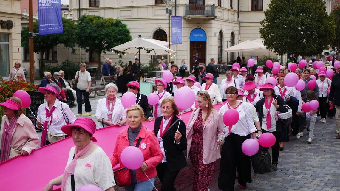 Różowa wstążka przypomniała o profilaktyce – Lublin maszerował dla zdrowia kobiet