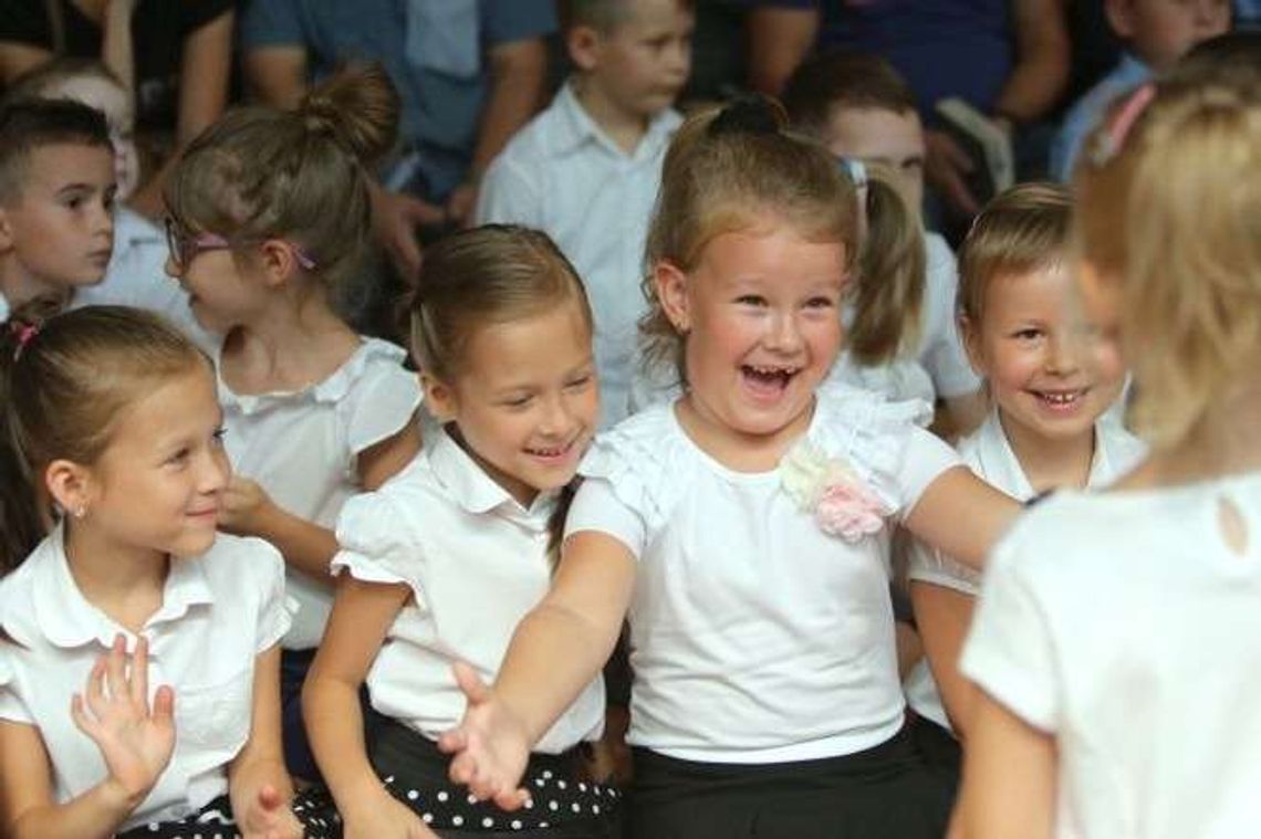 Rozpoczął się rok szkolny 2015/16. Kiedy wolne dni dla uczniów? (kalendarz)