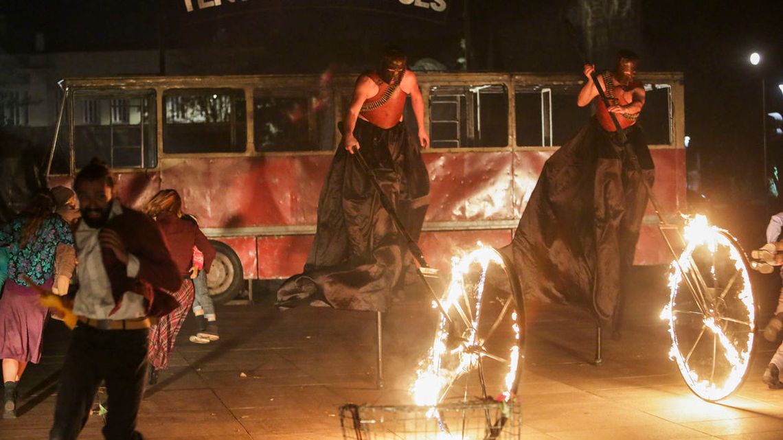 Rozpoczęły się Konfrontacje Teatralne w Lublinie. "Cisza w Troi" na placu Litewskim [zdjęcia]