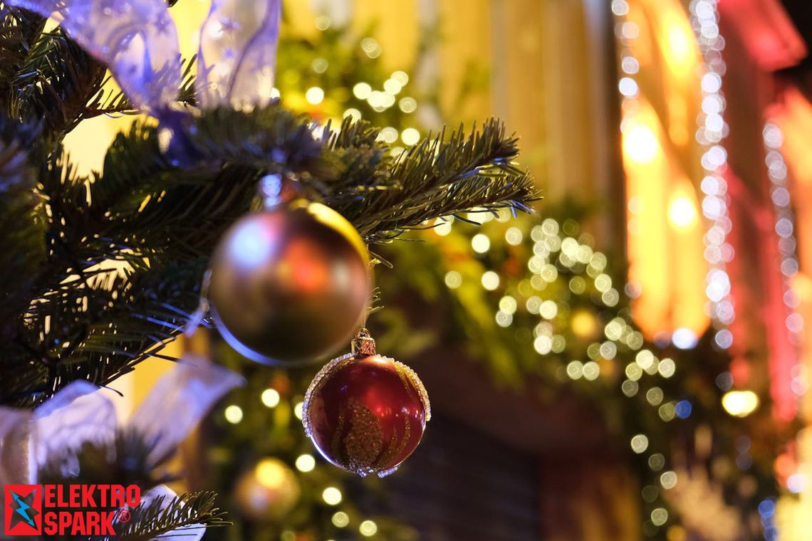 Rozświetl swoje Święta z Elektro-Spark – sprawdź, jakie lampki i dekoracje wybrać, by stworzyć magiczny nastrój