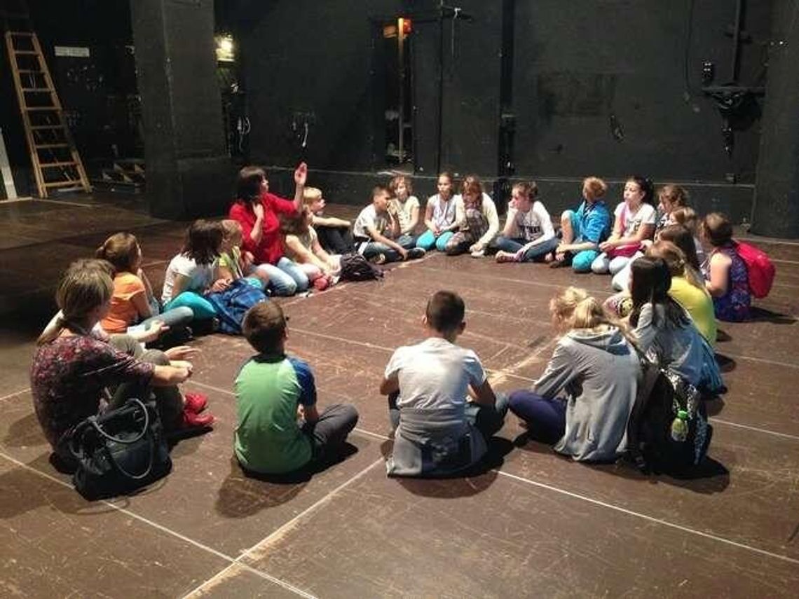 Rozwinęli teatralne skrzydła. Warsztaty dla dzieci Rozwinęli teatralne skrzydła. Warsztaty dla dzieci