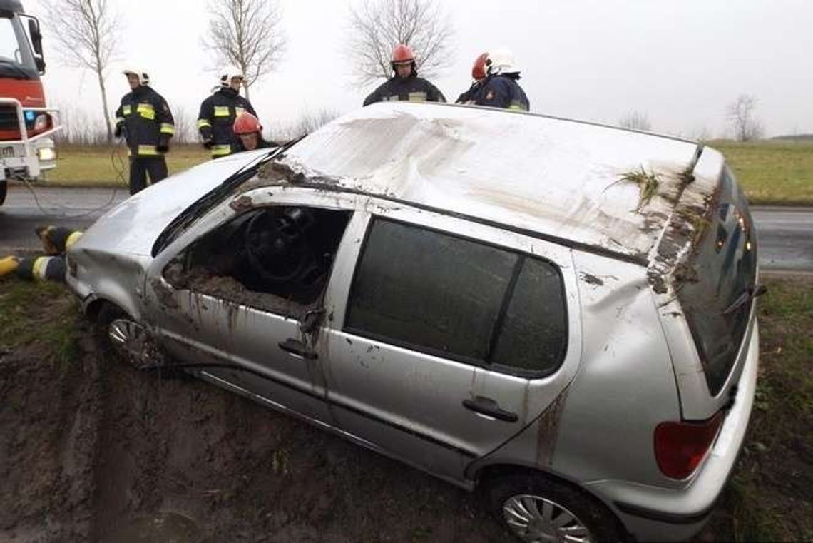 Rudno: Wjechała samochodem do rowu