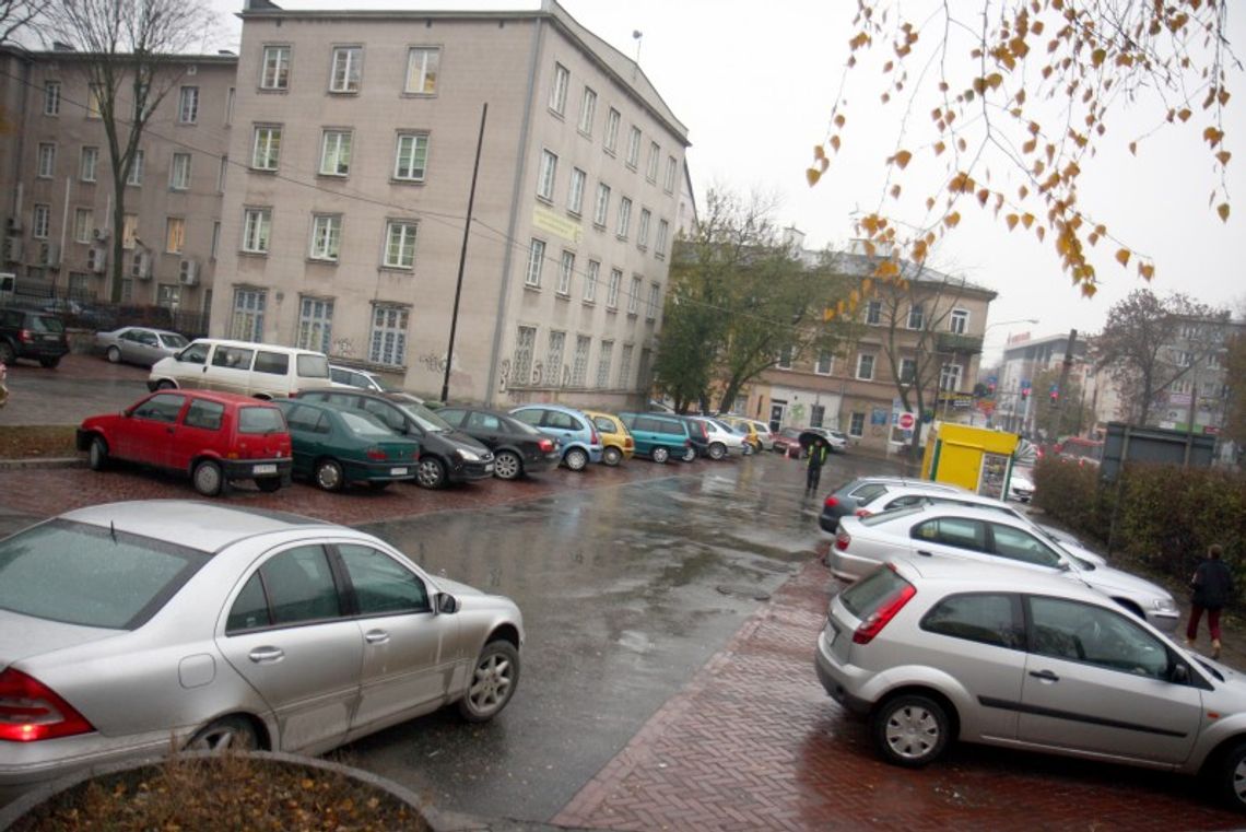Rusza budowa biurowca przy Lipowej. Koniec placu przy \"Koziołku” Rusza budowa biurowca przy Lipowej. Koniec placu przy \"Koziołku”