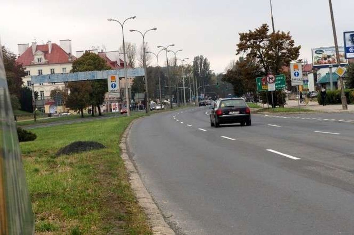 Rusza przebudowa drugiej części al. Tysiąclecia. Powstanie buspas i ścieżka rowerowa Rusza przebudowa drugiej części al. Tysiąclecia. Powstanie buspas i ścieżka rowerowa