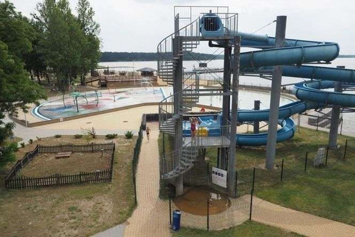 Rusza remont wodnych zjeżdżalni nad zalewem. Baseny jeszcze poczekają Rusza remont wodnych zjeżdżalni nad zalewem. Baseny jeszcze poczekają