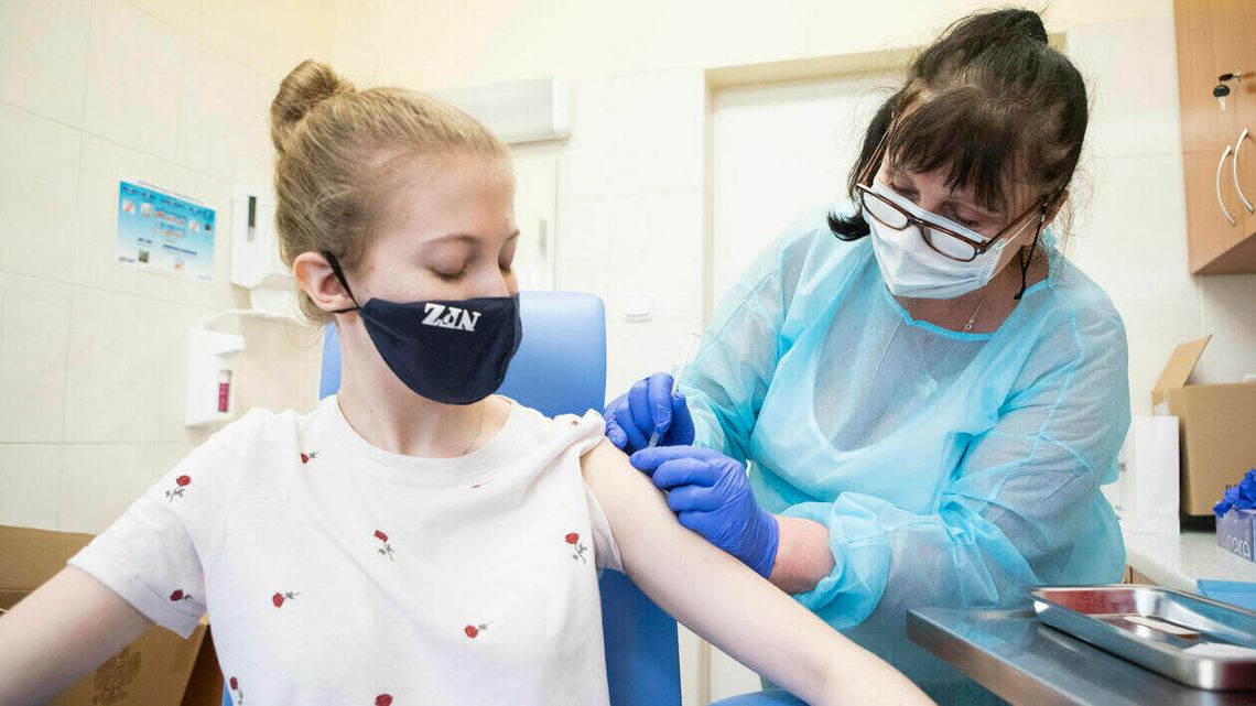 Ruszają szczepienia 12-latków przeciw COVID-19. Będą też szczepienia w szkołach