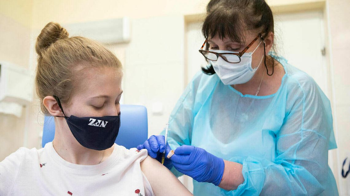 Ruszają szczepienia przeciwko COVID-19 dla młodzieży w wieku od 12 do 15 lat