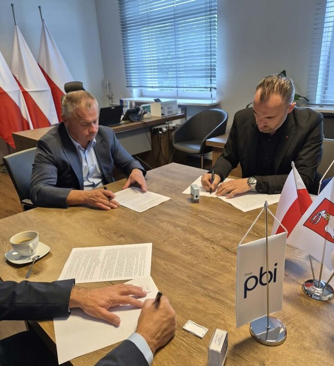 Ruszy przebudowa drogi Wilków - Janiszów. Podpisano umowę z wykonawcą Ruszy przebudowa drogi Wilków - Janiszów. Podpisano umowę z wykonawcą