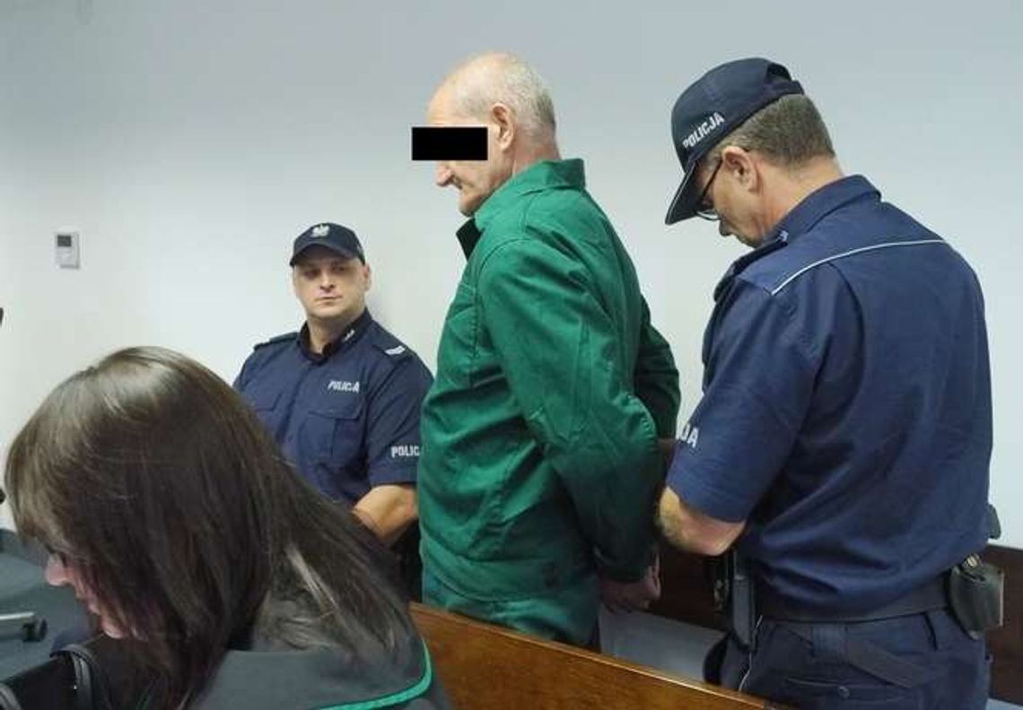 Ruszył na żonę z siekierą. Okładał aż kobieta przestała się ruszać