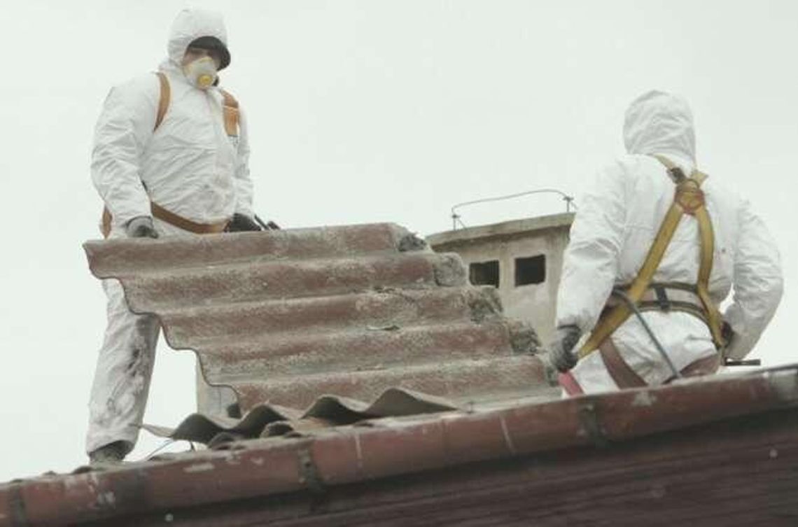 Ruszyła bezpłatna wymiana azbestowych dachów. Pierwszy taki program w woj. lubelskim Ruszyła bezpłatna wymiana azbestowych dachów. Pierwszy taki program w woj. lubelskim