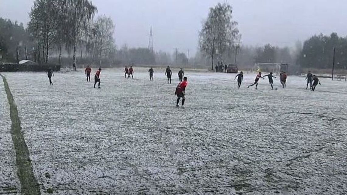 Ruszyła zamojska okręgówka. W meczu na śniegu Pogoń Łaszczówka uległa Victorii Łukowa Ruszyła zamojska okręgówka. W meczu na śniegu Pogoń Łaszczówka uległa Victorii Łukowa