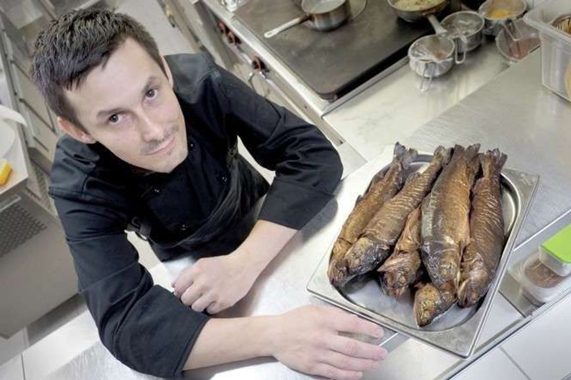 Rybna uczta w Perłowej Pijalni Piwa. Przepis na rosół rybny Rybna uczta w Perłowej Pijalni Piwa. Przepis na rosół rybny