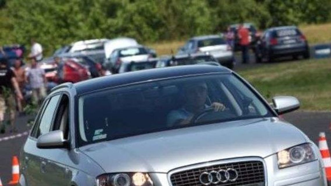 Ryki. Pijany mechanik na jeździe testowej audi