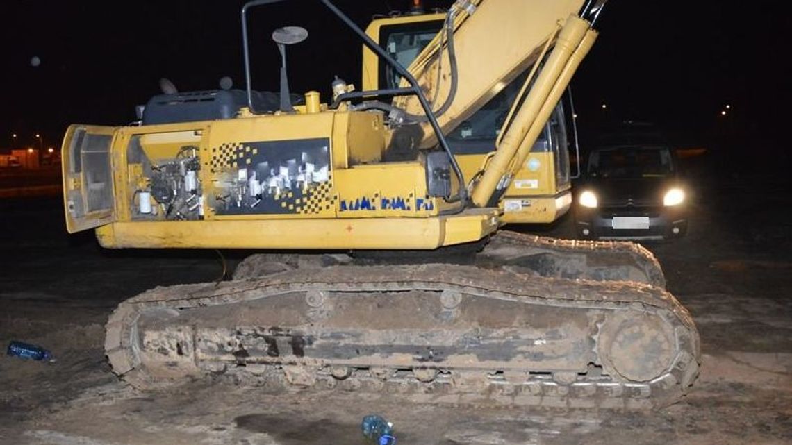 Ryki. Wzięli na cel koparkę, ale zdradziła ich latarka Ryki. Wzięli na cel koparkę, ale zdradziła ich latarka