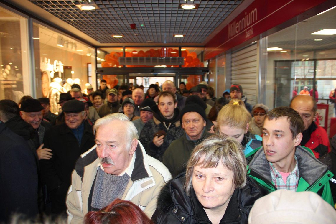 Rywal już czynny, tłumy na otwarciu (zdjęcia)