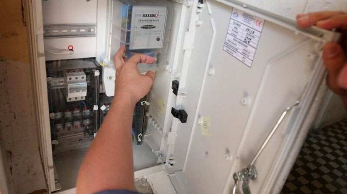 Rząd chce dołożyć do rachunków za prąd. Komu i ile?