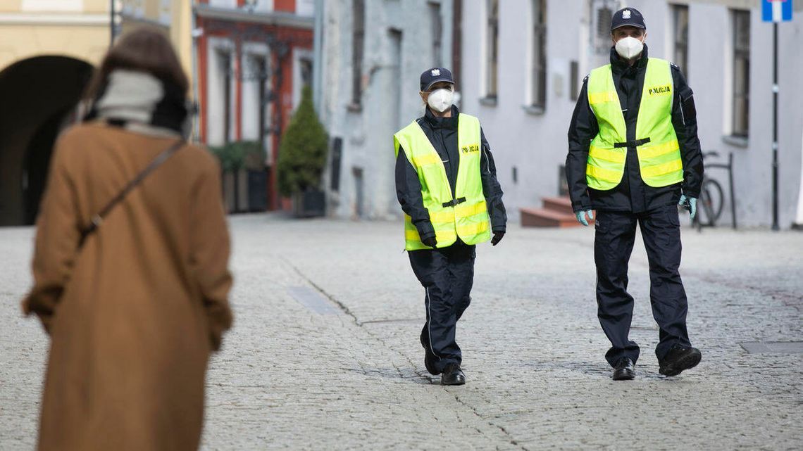 Rząd chce stopniowo znosić ograniczenia związane z pandemią koronawirusa Rząd chce stopniowo znosić ograniczenia związane z pandemią koronawirusa