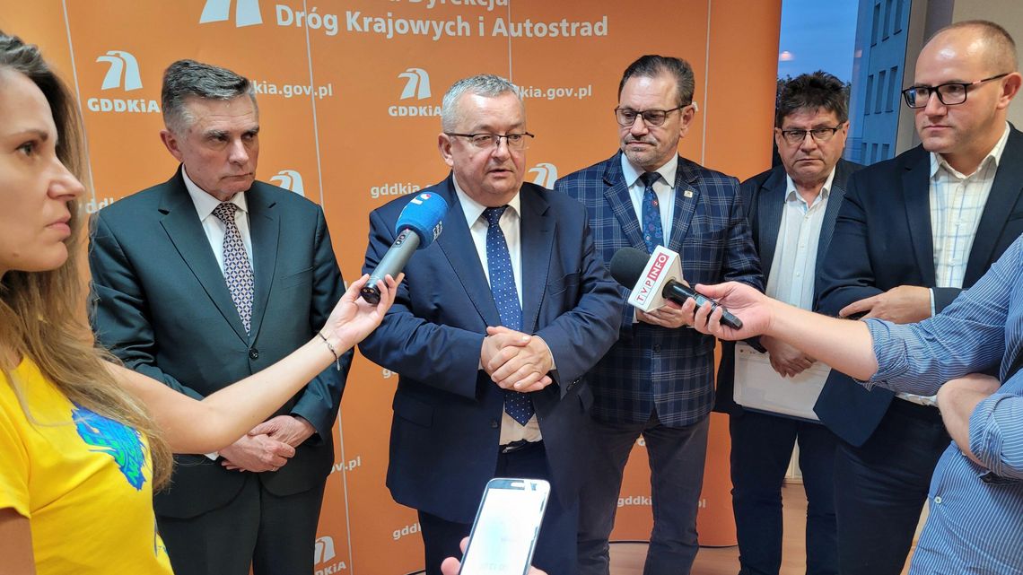 Rząd gasi pożar na wschodniej granicy, ale ciężarówki mają zablokować kolejne przejścia