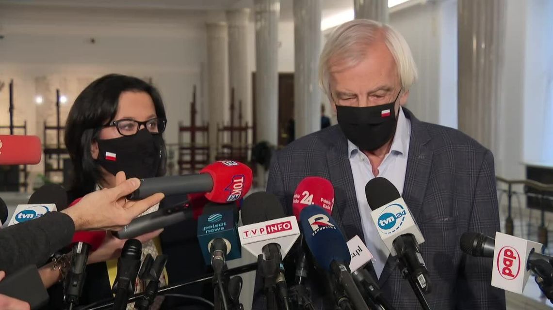 "Rząd nie myśli o przedłużeniu stanu wyjątkowego". Terlecki zapowiada dopuszczenie mediów do granicy