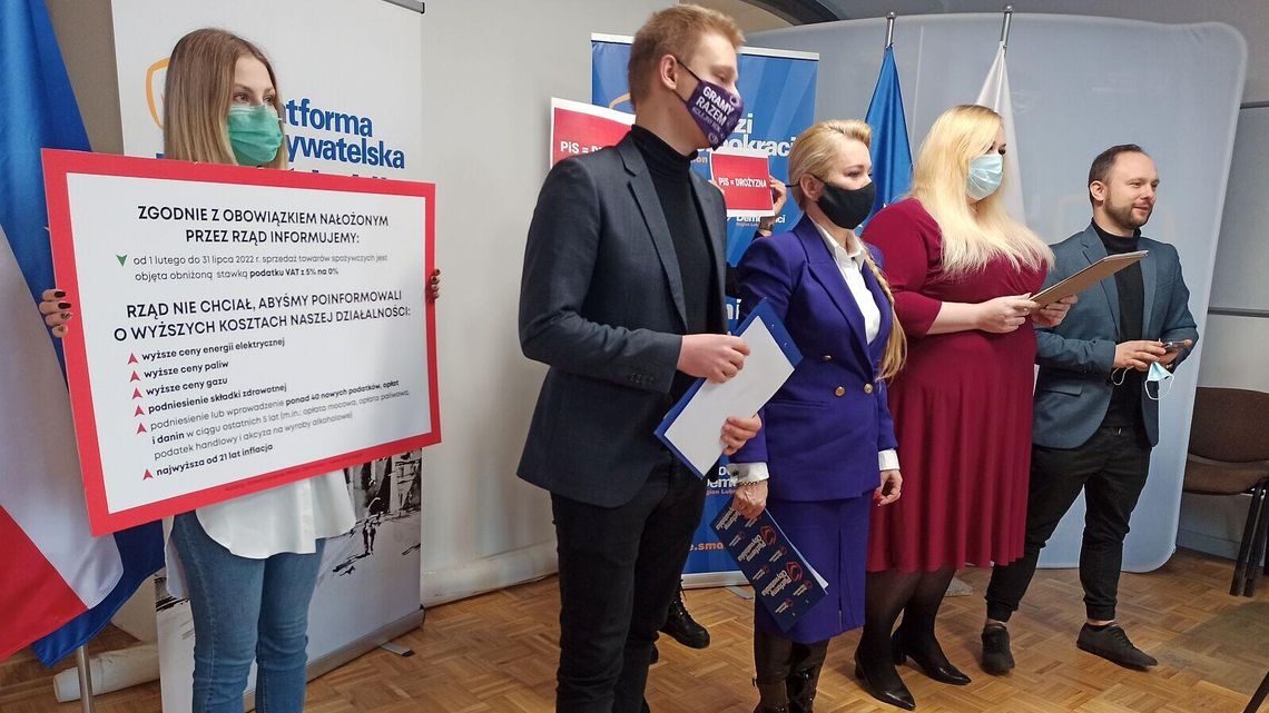 Rząd obniża podatki. Młodzieżówka PO zarzuca propagandę i ma swoje „tabliczki prawdy” Rząd obniża podatki. Młodzieżówka PO zarzuca propagandę i ma swoje „tabliczki prawdy”