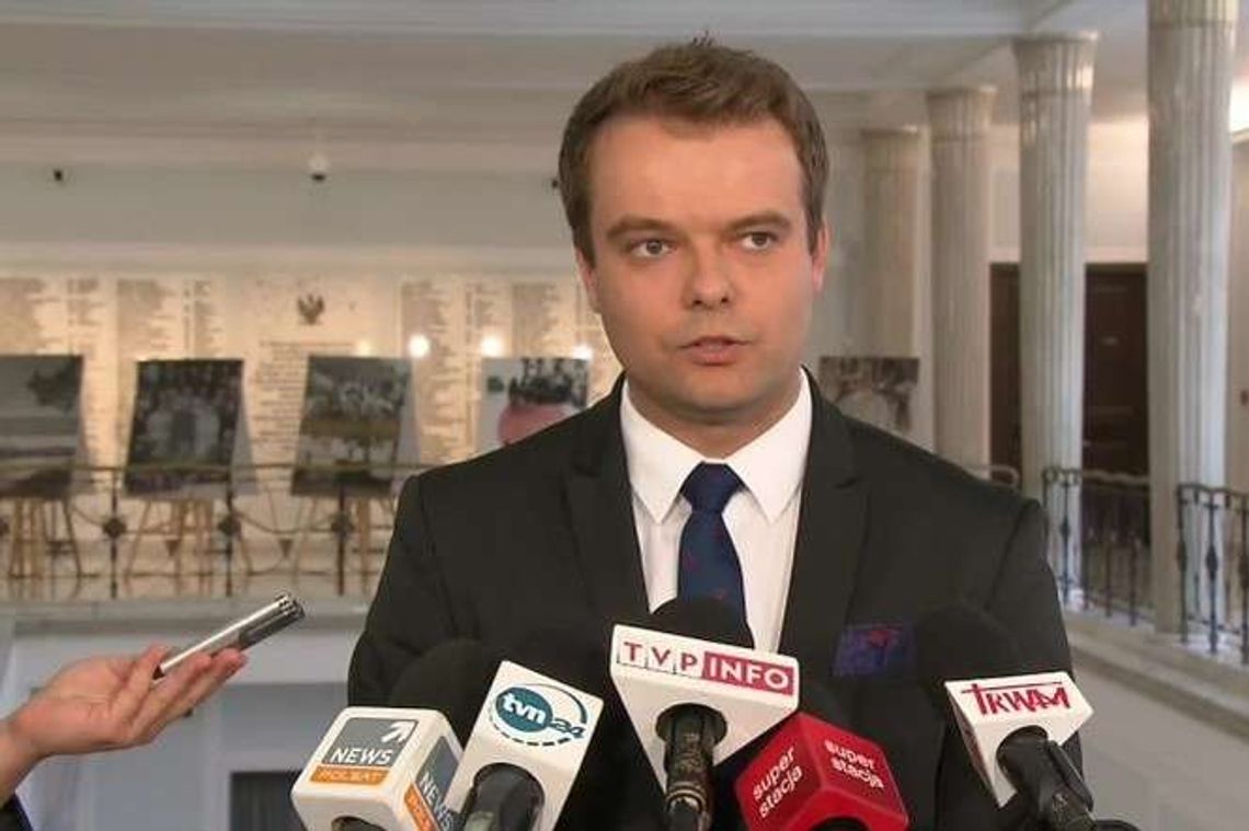 Rząd za obniżeniem wieku emerytalnego. "Są na to pieniądze"