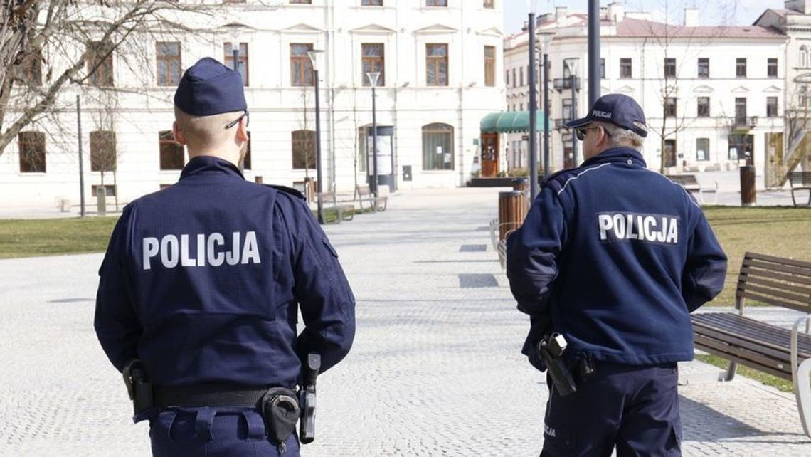 Rzecznik rządu: W Sylwestra policja może wystawiać mandaty na podstawie rozporządzenia Rzecznik rządu: W Sylwestra policja może wystawiać mandaty na podstawie rozporządzenia