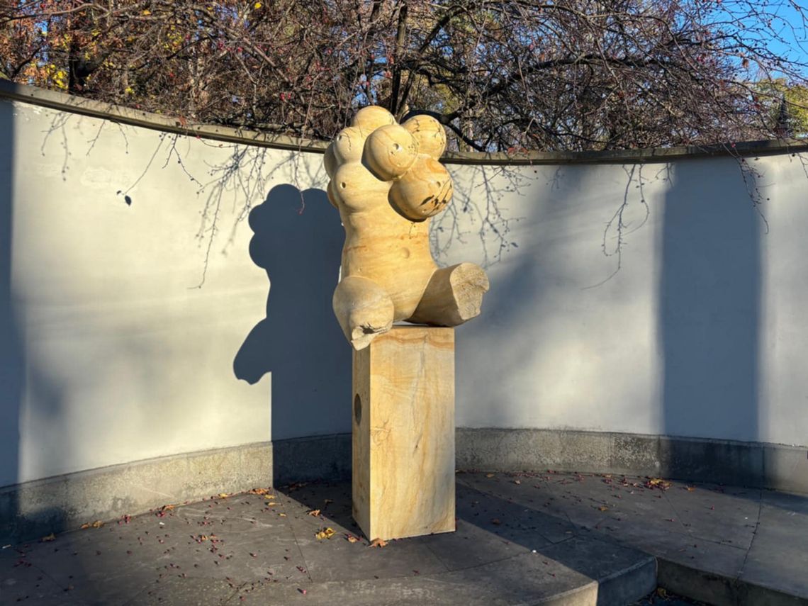 Rzeźba, która… molestuje? „Pomona” wzbudza skrajne reakcje