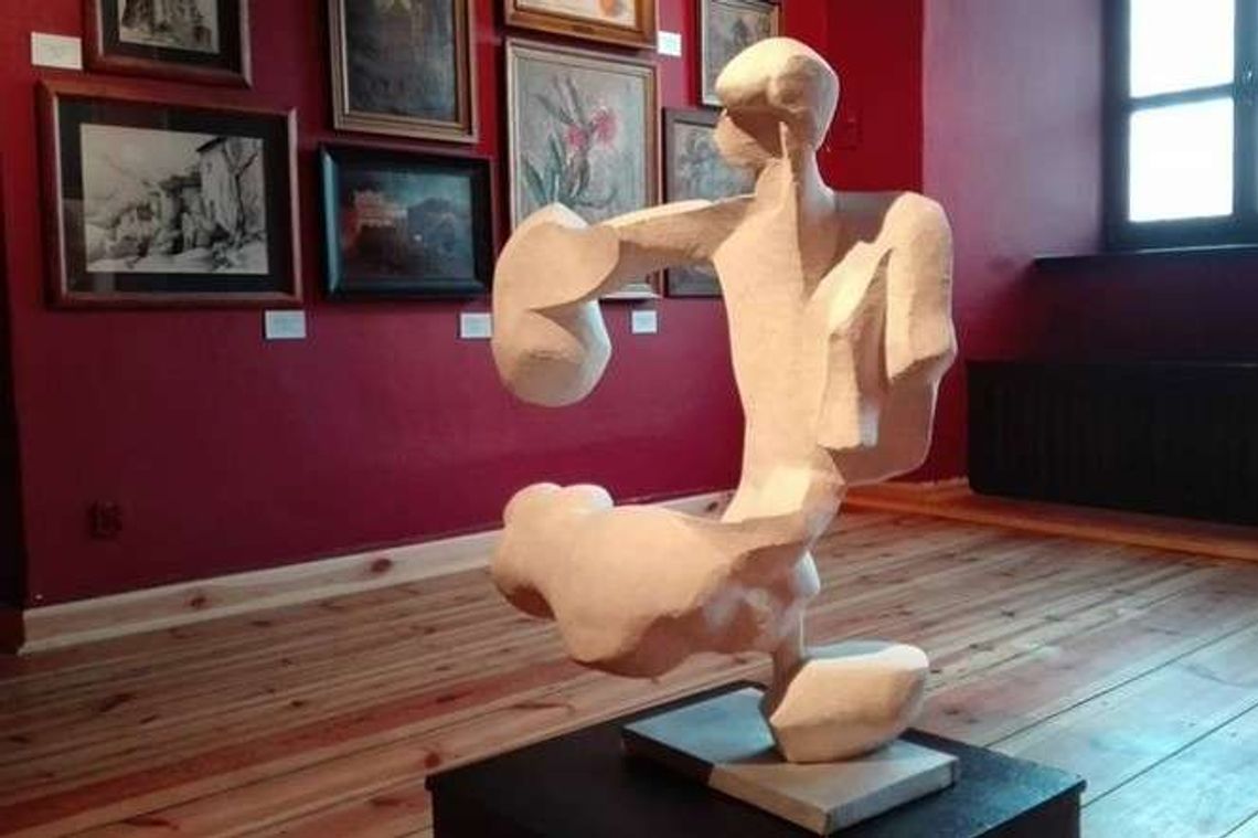 Rzeźby Ludmiły Stehnovej w Kazimierzu Dolnym Rzeźby Ludmiły Stehnovej w Kazimierzu Dolnym