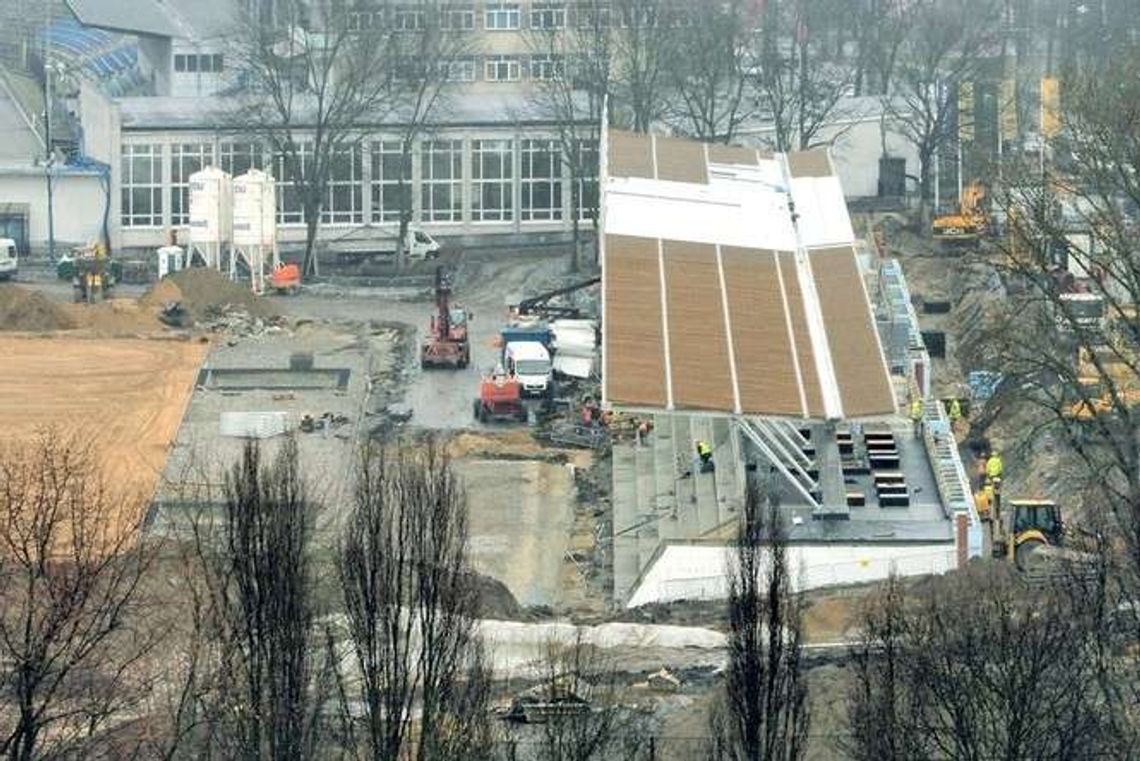Rzut beretem do rzutu młotem. Budowa stadionu lekkoatletycznego w Lublinie Rzut beretem do rzutu młotem. Budowa stadionu lekkoatletycznego w Lublinie