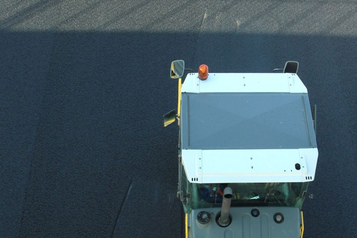 S17: Kładą asfalt. A gdzie są znaki?